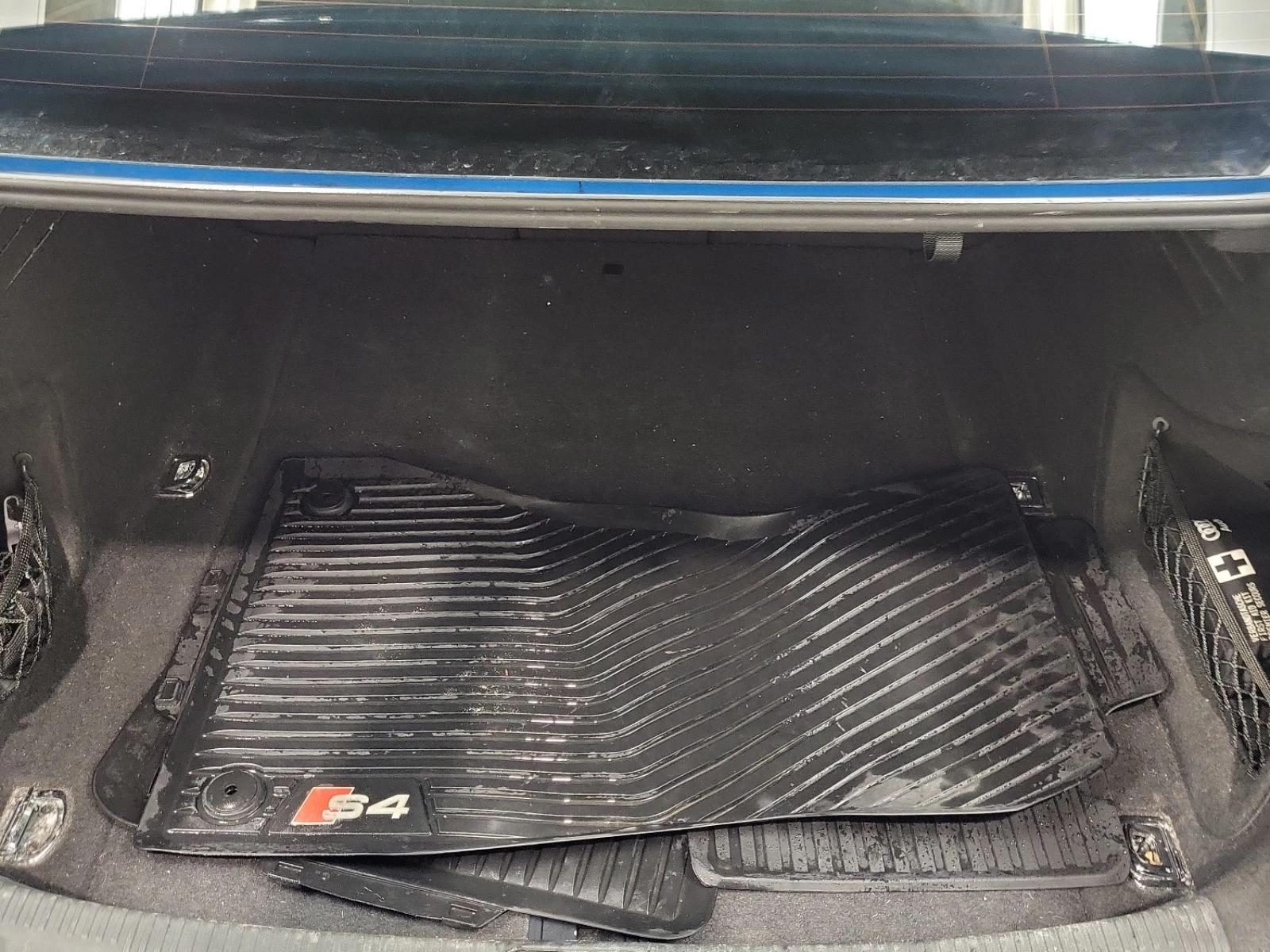 Audi S4 RECARO Син Шев * Quattro* АвтоКредит* (ЦЕНА ДО БГ), снимка 15 - Автомобили и джипове - 54129204