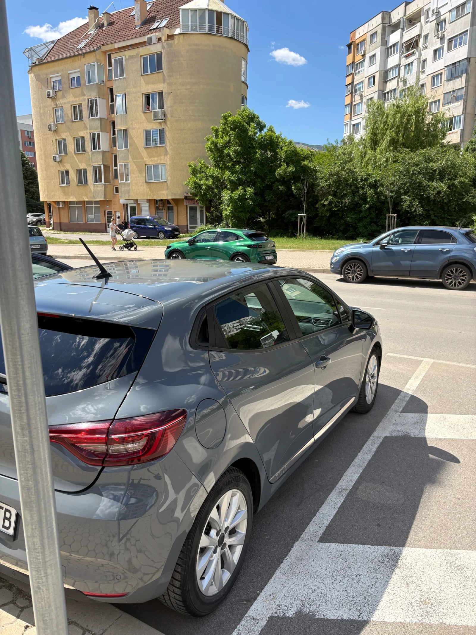 Renault Clio 1.0, снимка 3 - Автомобили и джипове - 54714194