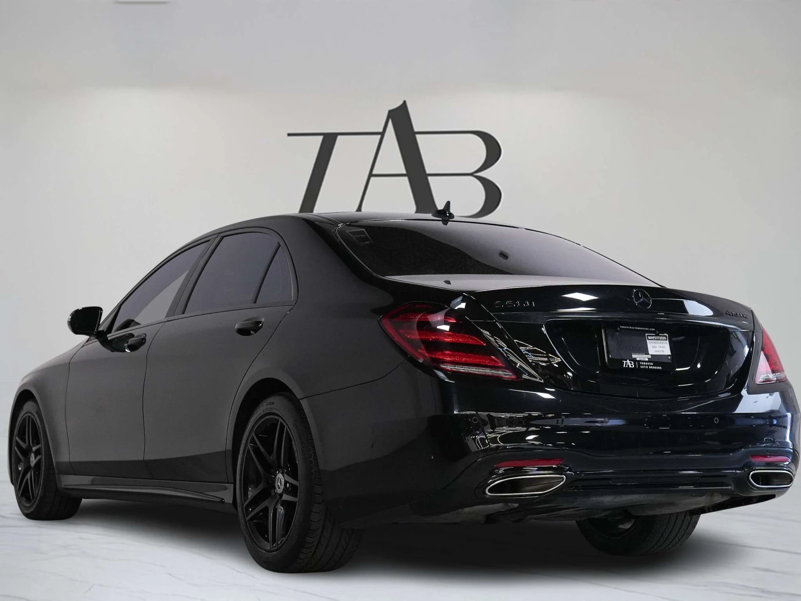 Mercedes-Benz S 560 | AMG PKG | PREMIUM PKG | ЦЕНА ДО БГ, снимка 4 - Автомобили и джипове - 54826181