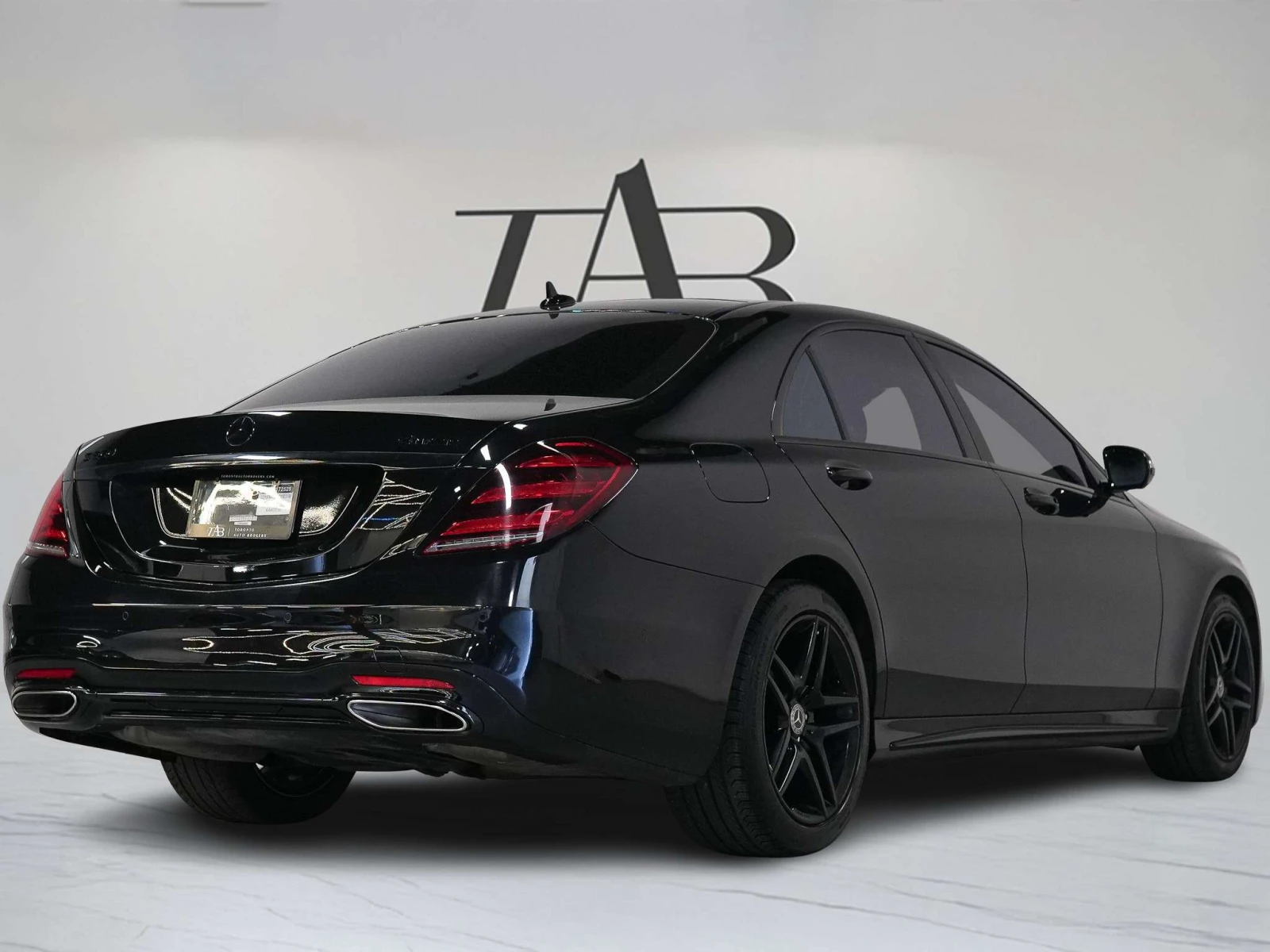 Mercedes-Benz S 560 | AMG PKG | PREMIUM PKG | ЦЕНА ДО БГ, снимка 3 - Автомобили и джипове - 54826181