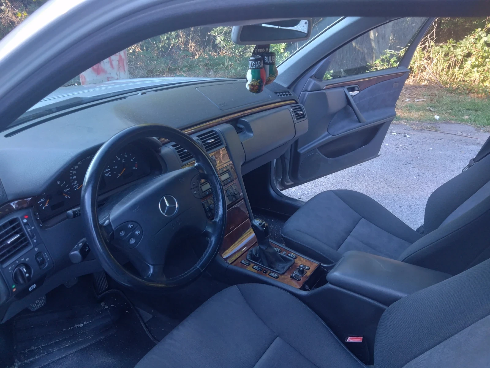 Mercedes-Benz E 270  Elegance, снимка 2 - Автомобили и джипове - 56070109