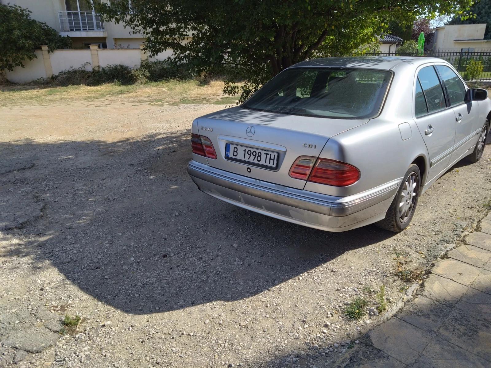 Mercedes-Benz E 270  Elegance, снимка 2 - Автомобили и джипове - 56070109