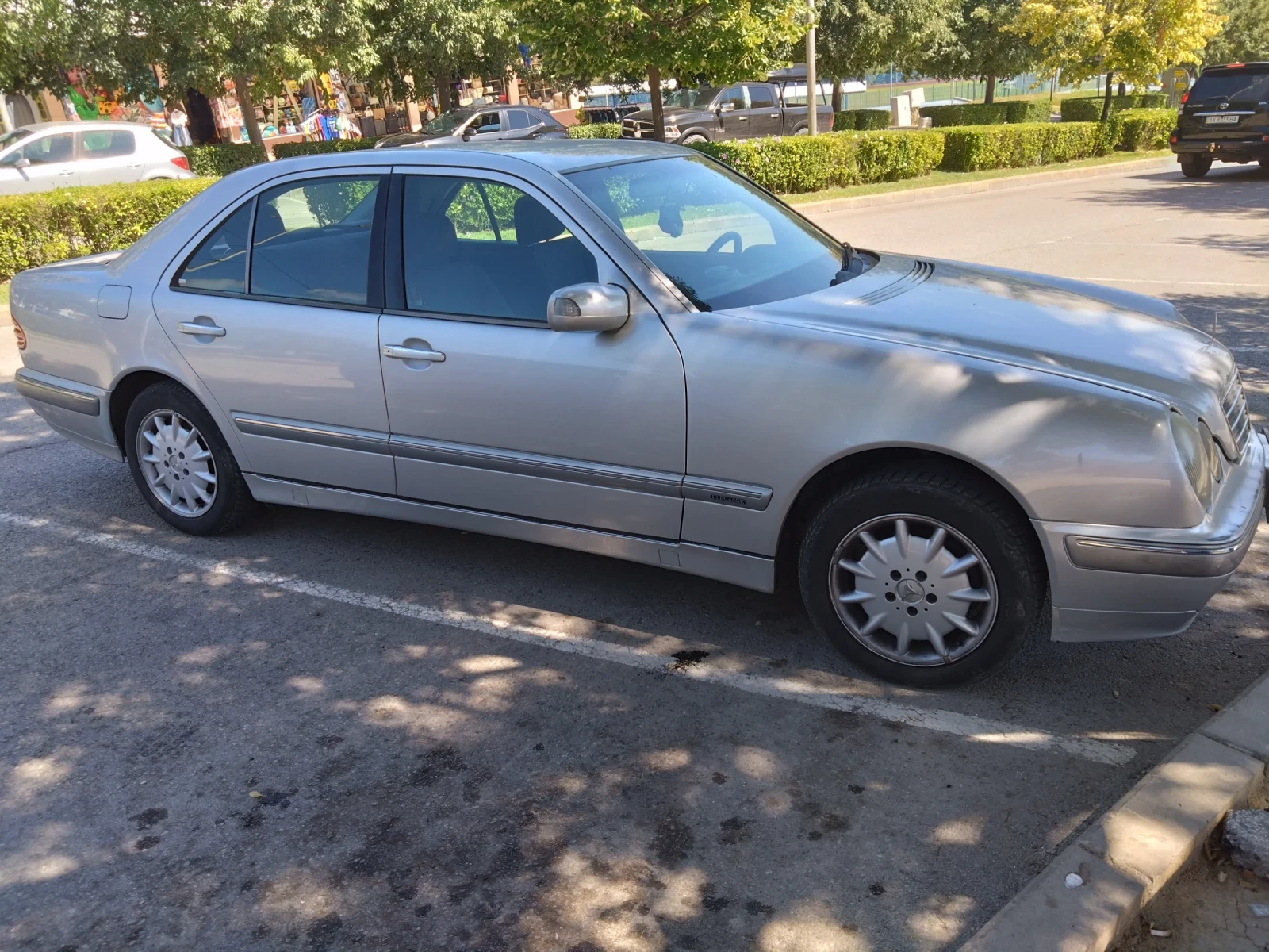 Mercedes-Benz E 270  Elegance, снимка 1 - Автомобили и джипове - 56070109