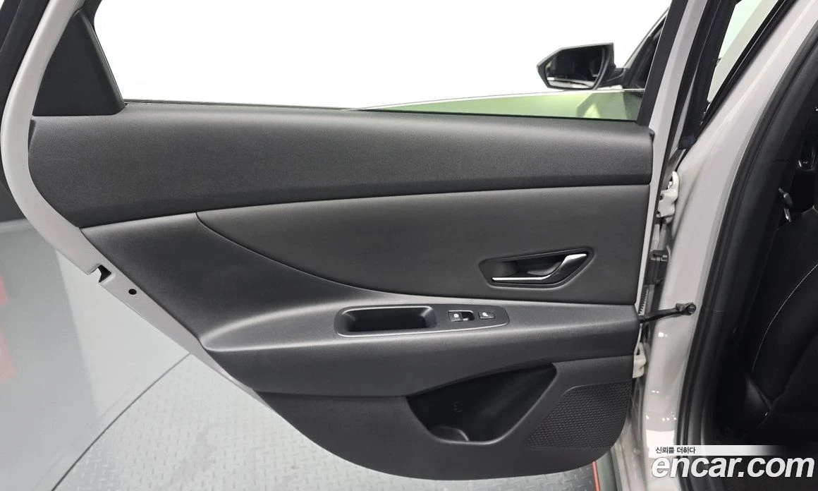 Hyundai Elantra 2.0 N, снимка 15 - Автомобили и джипове - 56155647