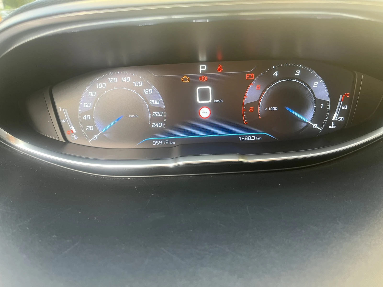 Peugeot 3008 New Allure 1.6 e-HDi 120 EAT6, снимка 8 - Автомобили и джипове - 56195645