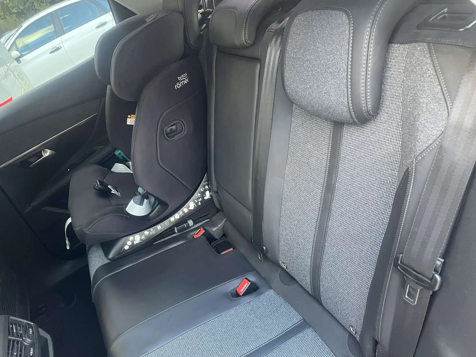 Peugeot 3008 New Allure 1.6 e-HDi 120 EAT6, снимка 11 - Автомобили и джипове - 56195645