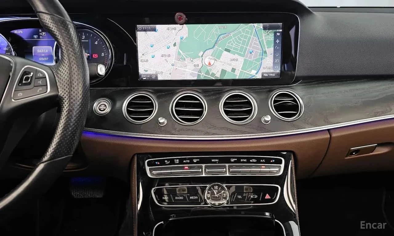 Mercedes-Benz E 220 * E220d 4MATIC Avantgarde * , снимка 9 - Автомобили и джипове - 56317858