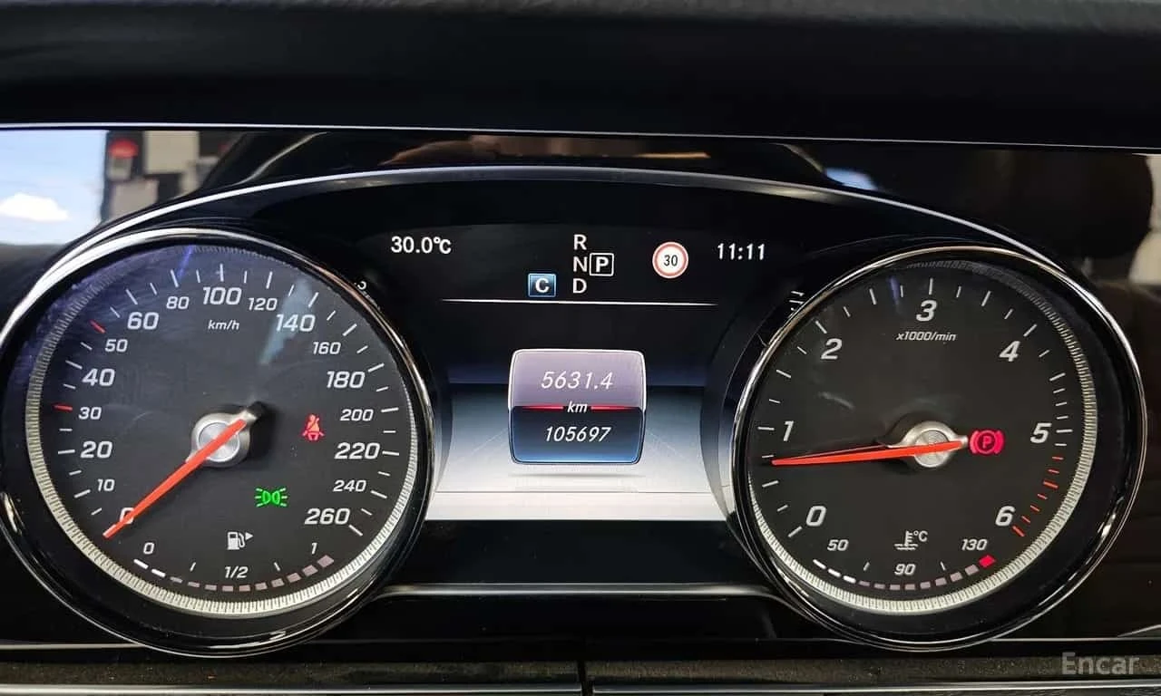 Mercedes-Benz E 220 * E220d 4MATIC Avantgarde * , снимка 8 - Автомобили и джипове - 56317858