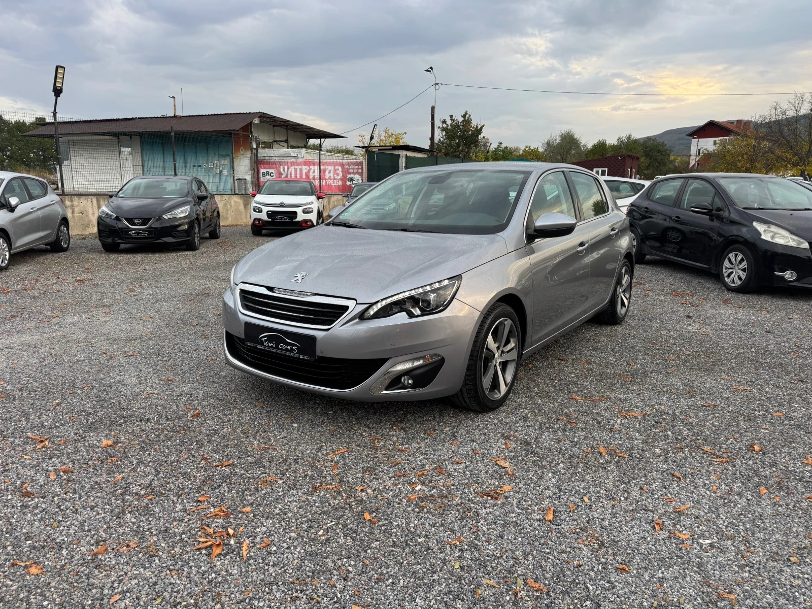 Peugeot 308 1.2i ALLURE!!! LED!! CAMERA!! Full!!