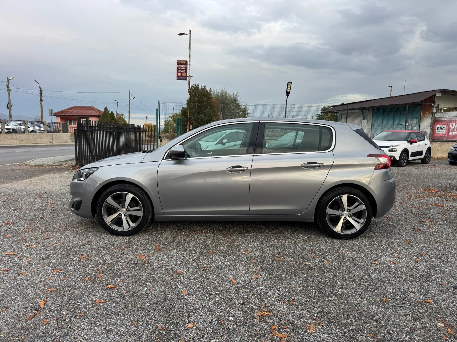 Peugeot 308 1.2i ALLURE!!! LED!! CAMERA!! Full!!, снимка 3 - Автомобили и джипове - 56683717