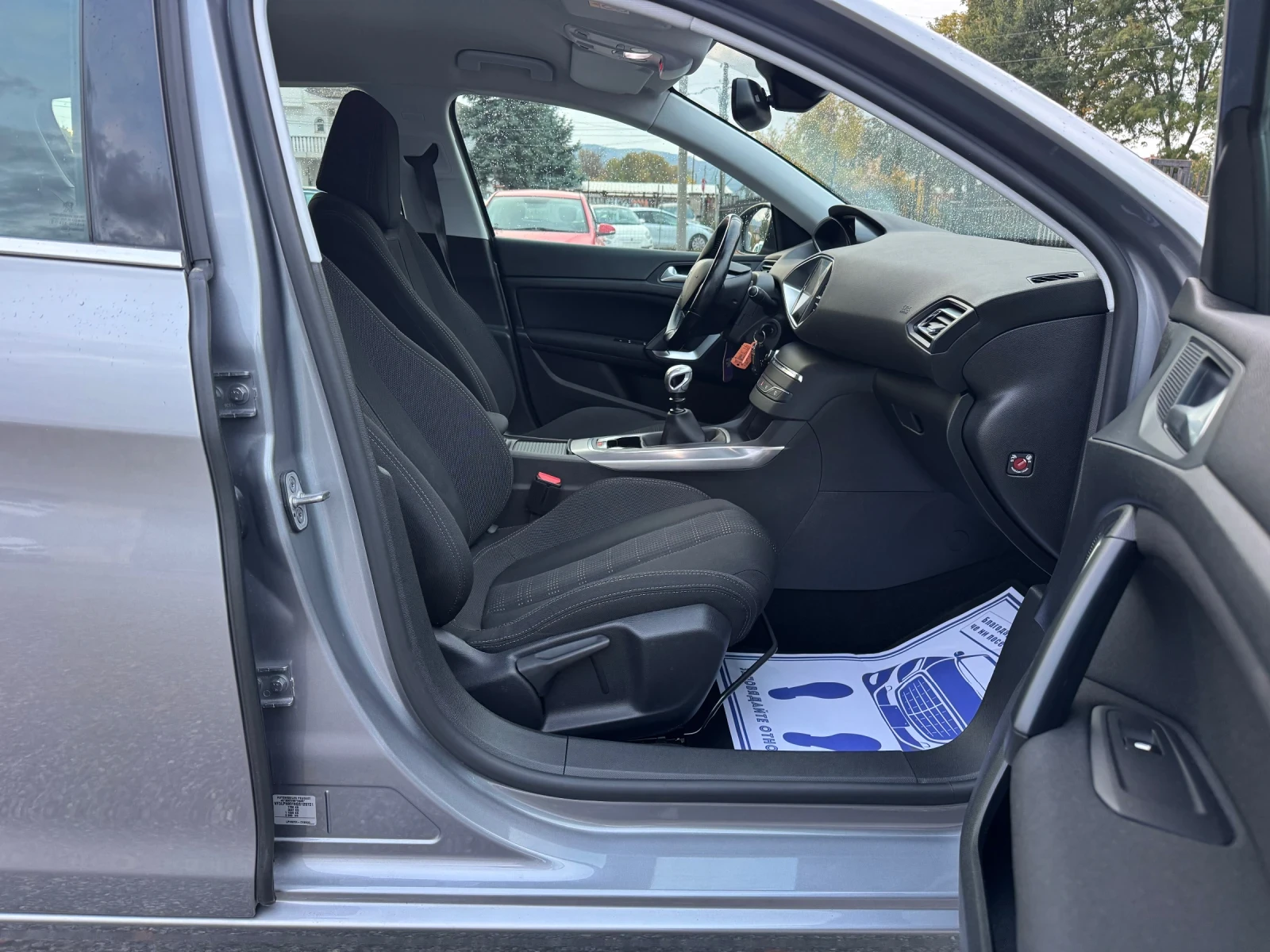 Peugeot 308 1.2i ALLURE!!! LED!! CAMERA!! Full!!, снимка 14 - Автомобили и джипове - 56683717