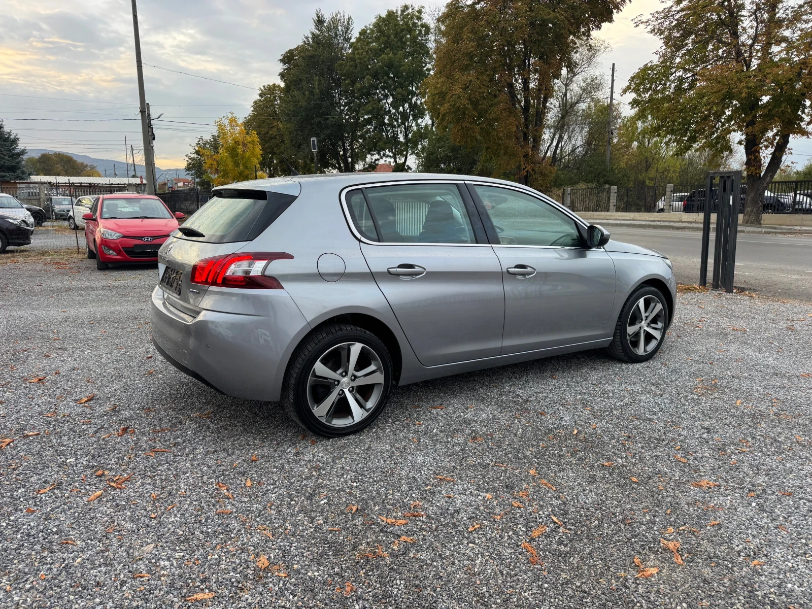 Peugeot 308 1.2i ALLURE!!! LED!! CAMERA!! Full!!, снимка 7 - Автомобили и джипове - 56683717