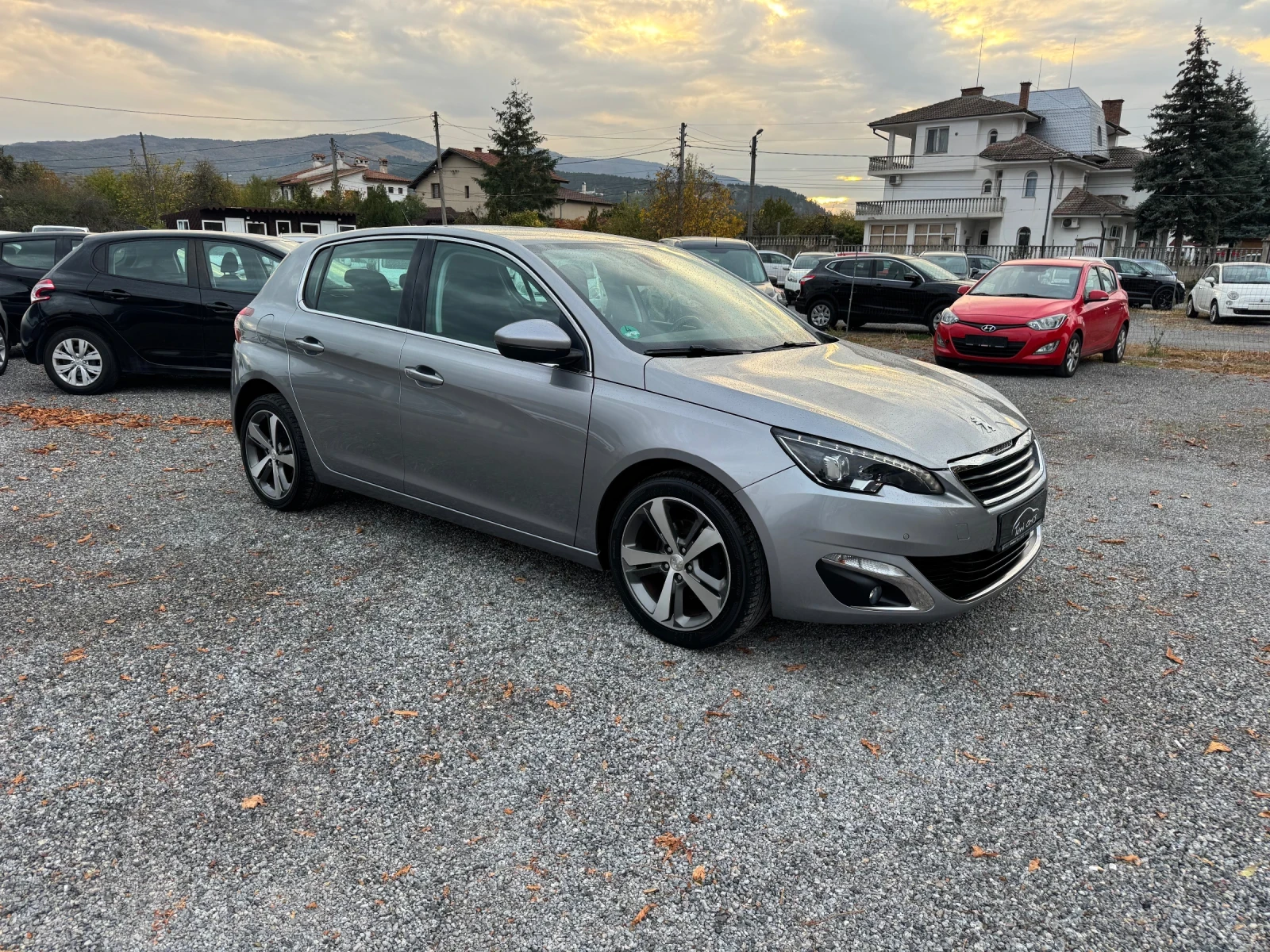 Peugeot 308 1.2i ALLURE!!! LED!! CAMERA!! Full!!, снимка 9 - Автомобили и джипове - 56683717