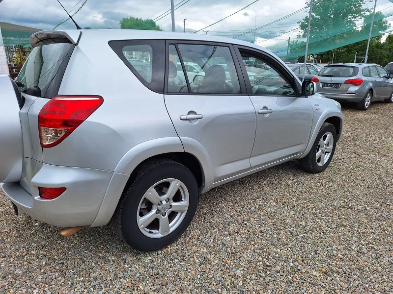 Toyota Rav4 2.2d4d, снимка 4 - Автомобили и джипове - 45670170