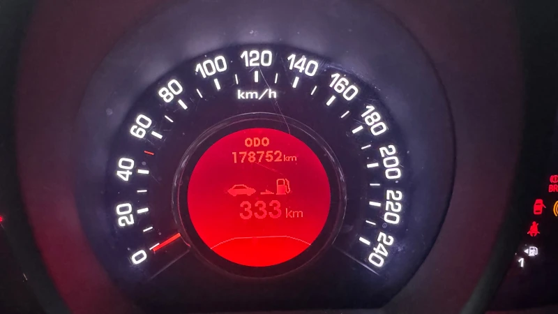 Kia Sportage 1.7CRDi-LED, КОЖА, КАМЕРА, снимка 11 - Автомобили и джипове - 52325037