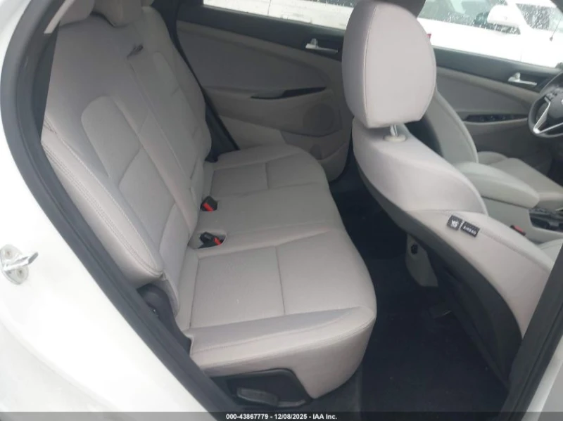 Hyundai Tucson 2.4L I-4 DI, DOHC, VVT, 181HP All Wheel Drive, снимка 13 - Автомобили и джипове - 52915360