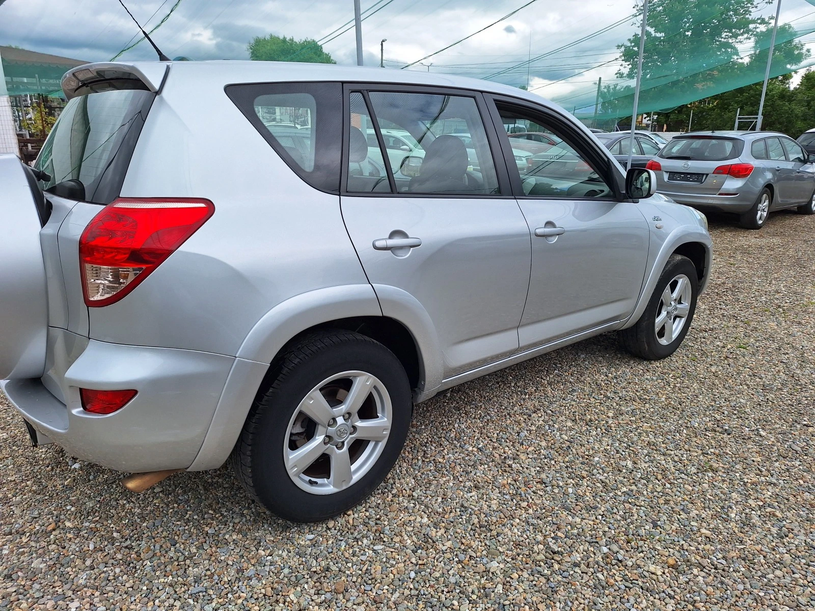 Toyota Rav4 2.2d4d - изображение 4