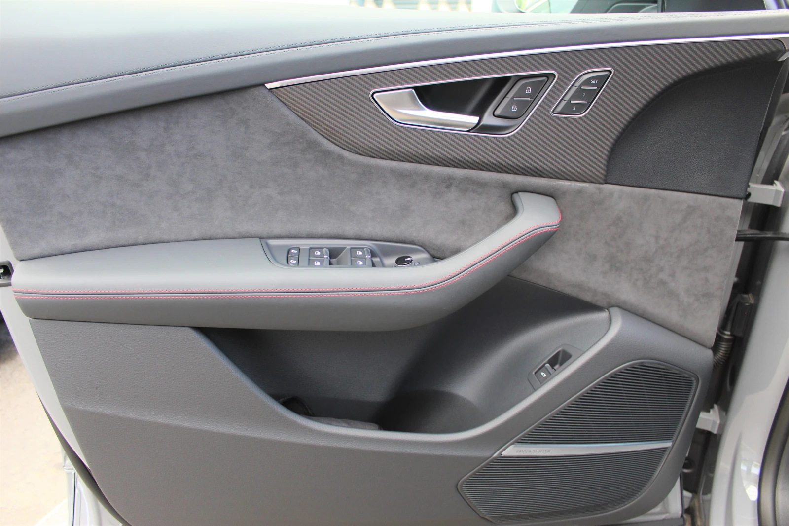 Audi RSQ8 4.0 TFSI/CARBON/B&O/MATRIX/PANO/HEAD UP/360/ - изображение 8