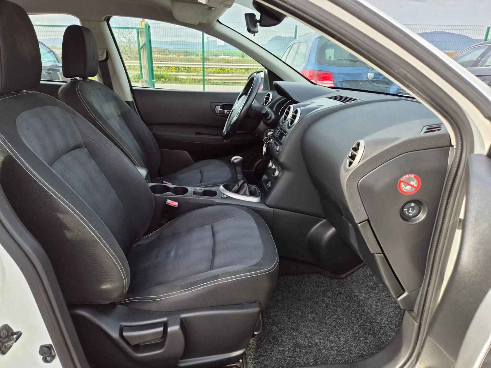 Nissan Qashqai 1.6 БЕНЗИН + ФАБРИЧНА ГАЗ FACELIFT, снимка 11 - Автомобили и джипове - 54217811