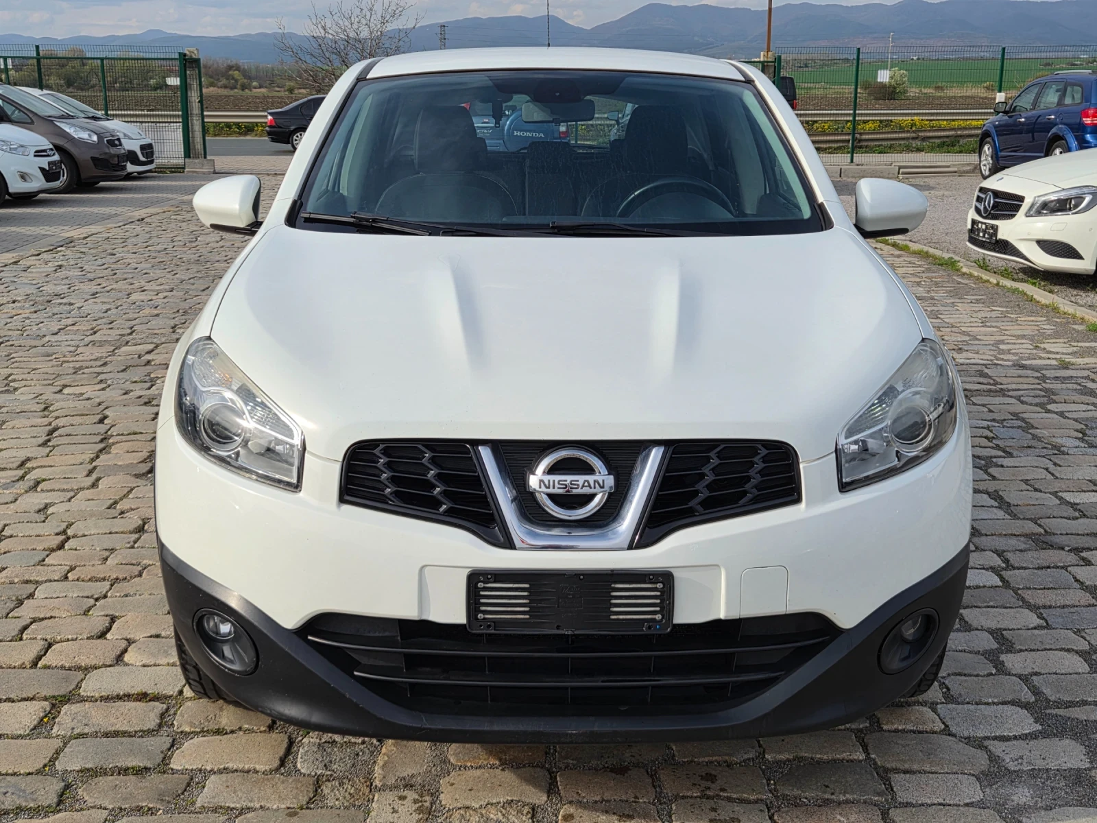 Nissan Qashqai 1.6 БЕНЗИН + ФАБРИЧНА ГАЗ FACELIFT, снимка 2 - Автомобили и джипове - 54217811