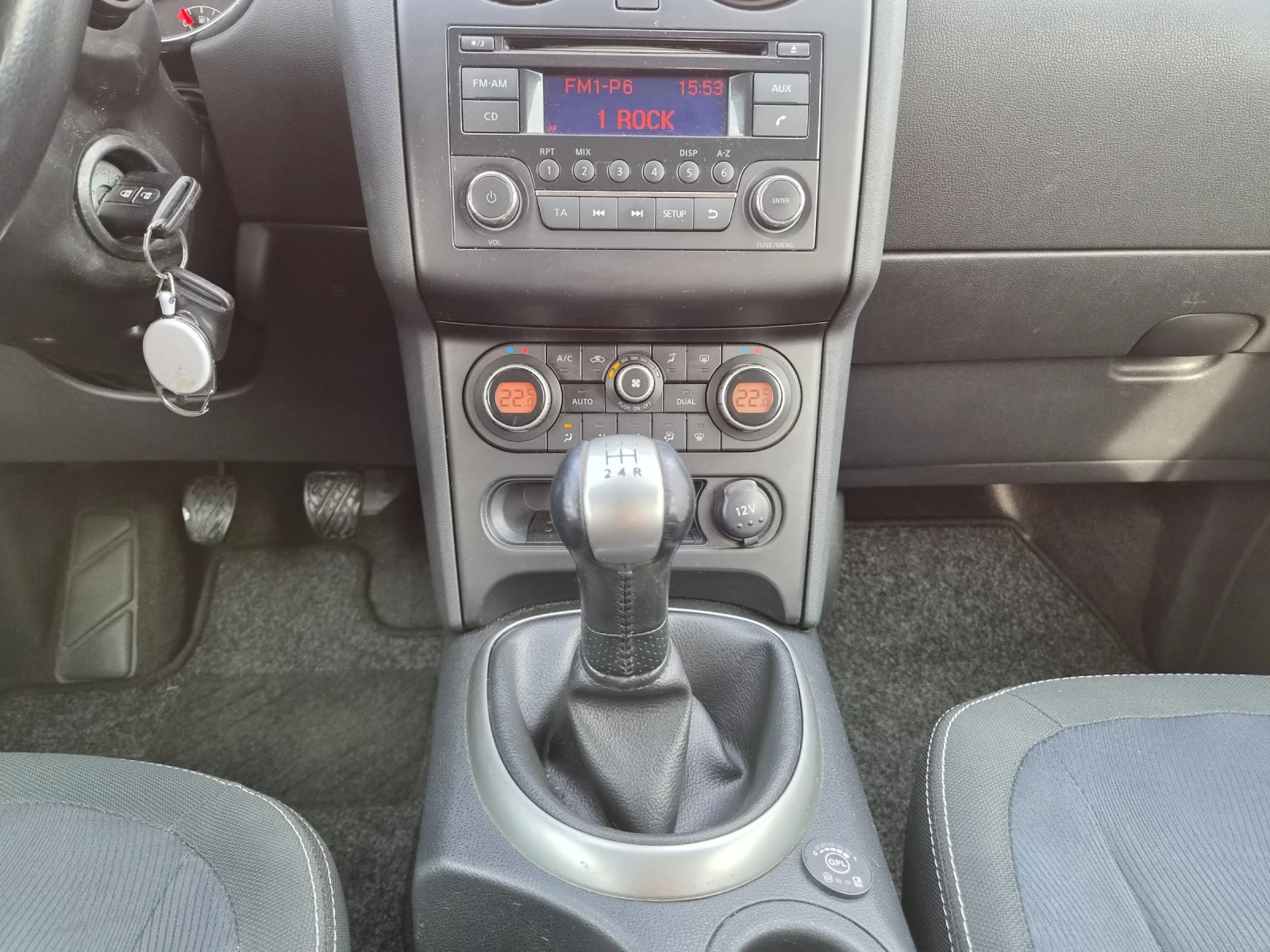 Nissan Qashqai 1.6 БЕНЗИН + ФАБРИЧНА ГАЗ FACELIFT, снимка 13 - Автомобили и джипове - 54217811