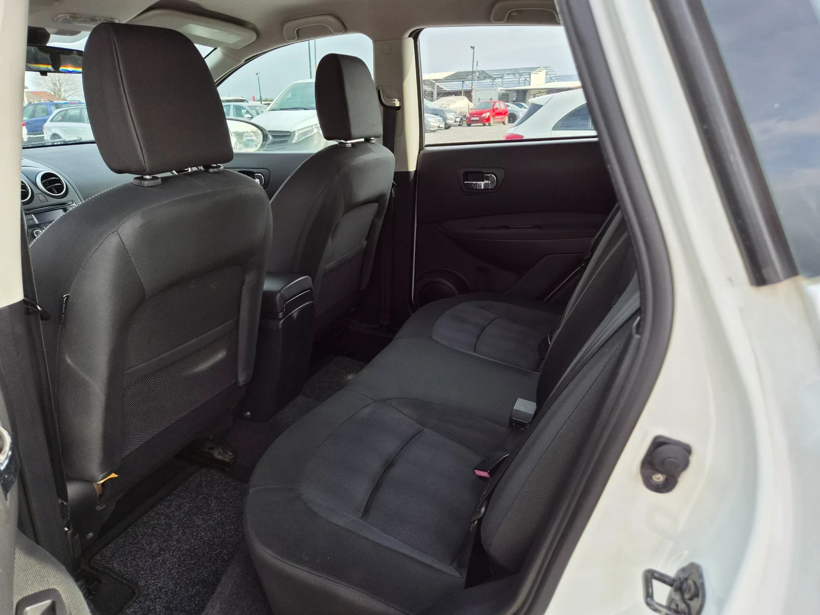 Nissan Qashqai 1.6 БЕНЗИН + ФАБРИЧНА ГАЗ FACELIFT, снимка 15 - Автомобили и джипове - 54217811