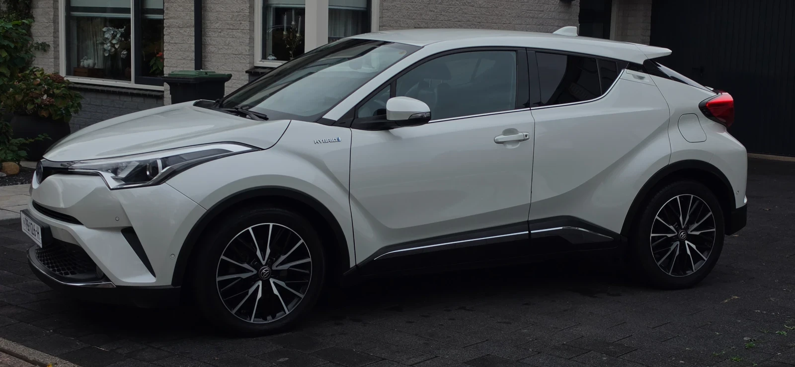 Toyota C-HR 1.8 Hybrid, Exclusive, Full | Mobile.bg � ����������� 3