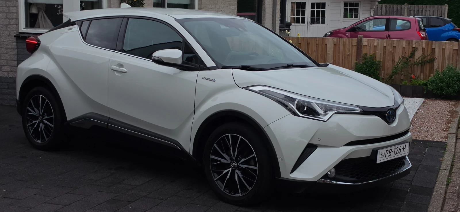 Toyota C-HR 1.8 Hybrid, Exclusive, Full | Mobile.bg � ����������� 2