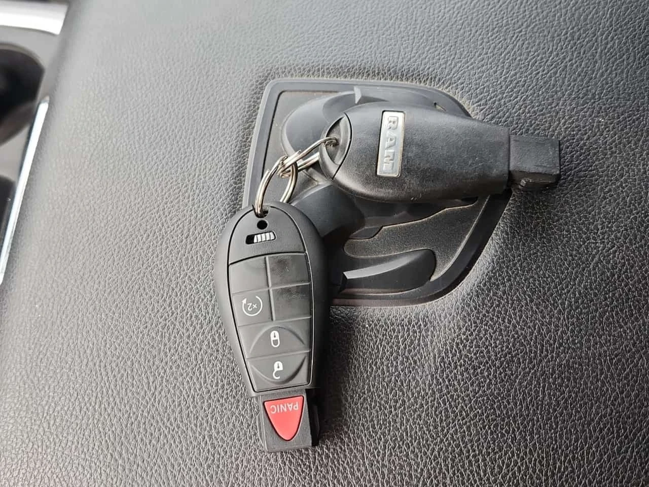 Dodge RAM 1500 * 4x4 Quad Cab 6'4" Box Express * CARFAX * | Mobile.bg � ����������� 8