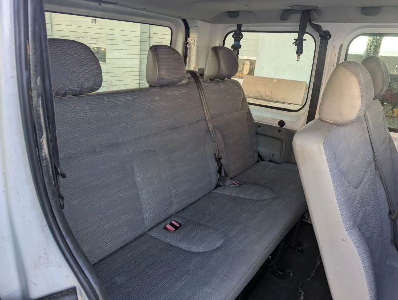 Renault Trafic 2.0 dci, снимка 9 - Бусове и автобуси - 49521110