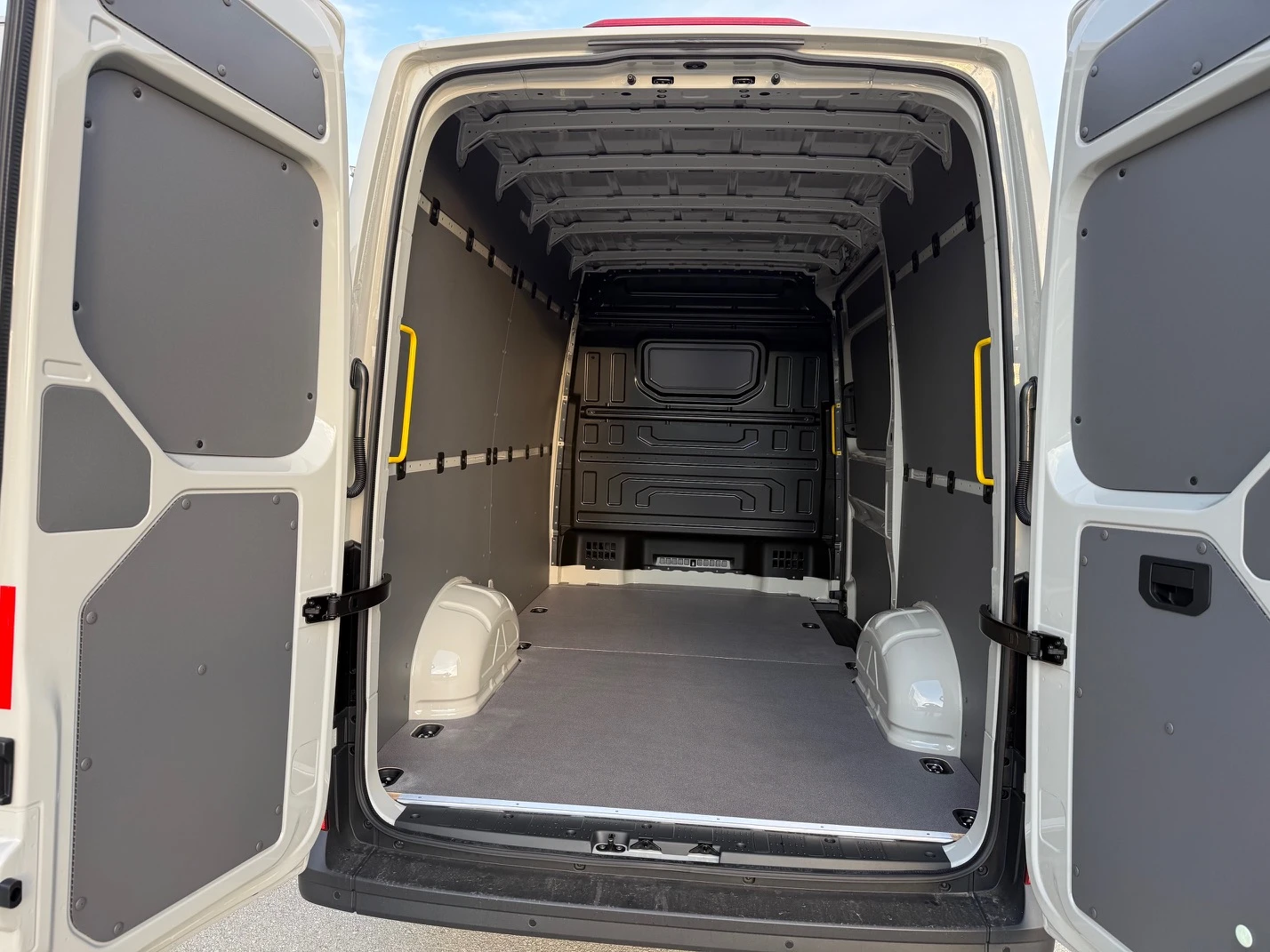 VW Crafter 35 Kasten M 11, 3 �3 2, o TDI 140 k.c 6MT | Mobile.bg � ����������� 7