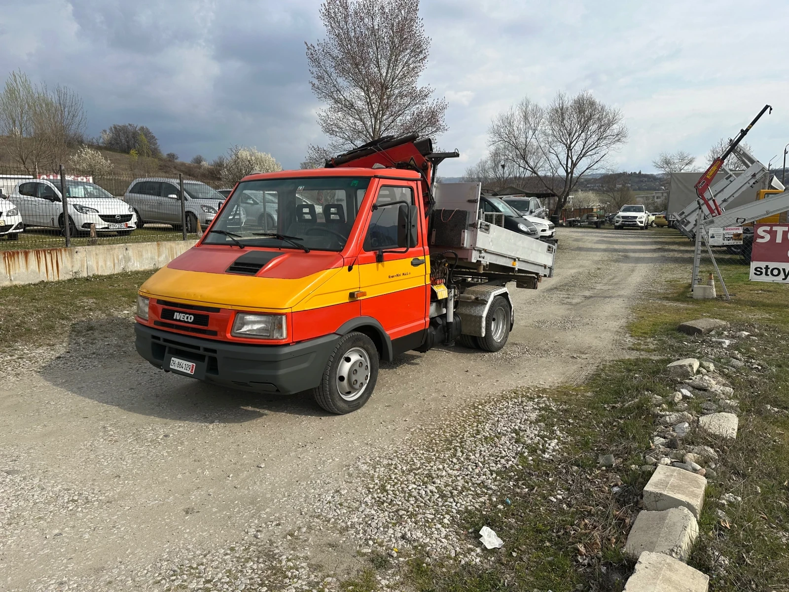 Iveco 3512 Самосвал с кран, снимка 3 - Бусове и автобуси - 53876280