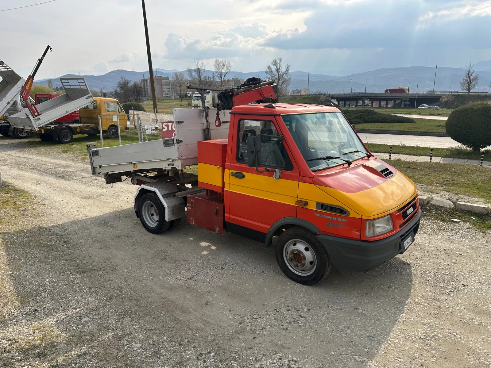Iveco 3512 Самосвал с кран, снимка 12 - Бусове и автобуси - 53876280