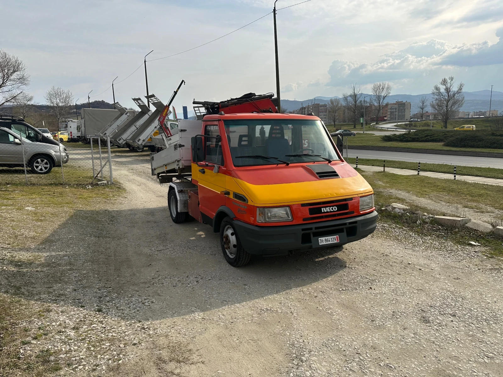 Iveco 3512 Самосвал с кран, снимка 13 - Бусове и автобуси - 53876280