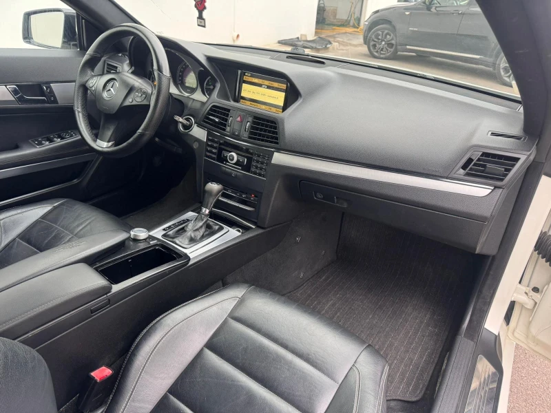 Mercedes-Benz E 250 2.2 Coupe , снимка 4 - Автомобили и джипове - 47752708