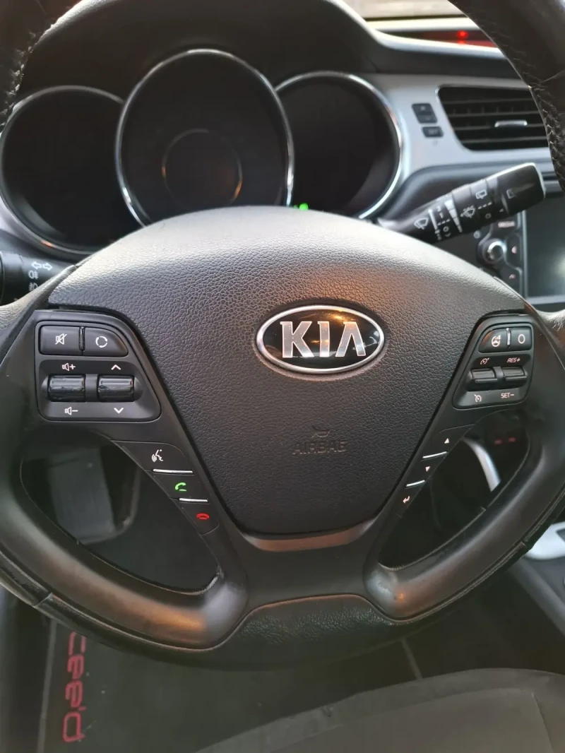 Kia Ceed 1.4i LED PREMIUM , снимка 15 - Автомобили и джипове - 49157583