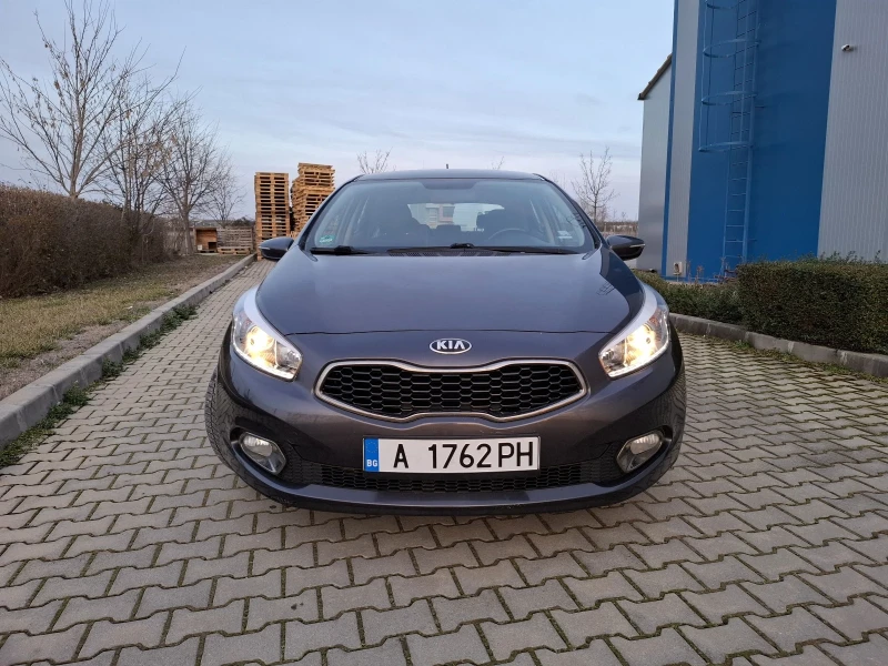 Kia Ceed 1.4i LED PREMIUM , снимка 4 - Автомобили и джипове - 49157583