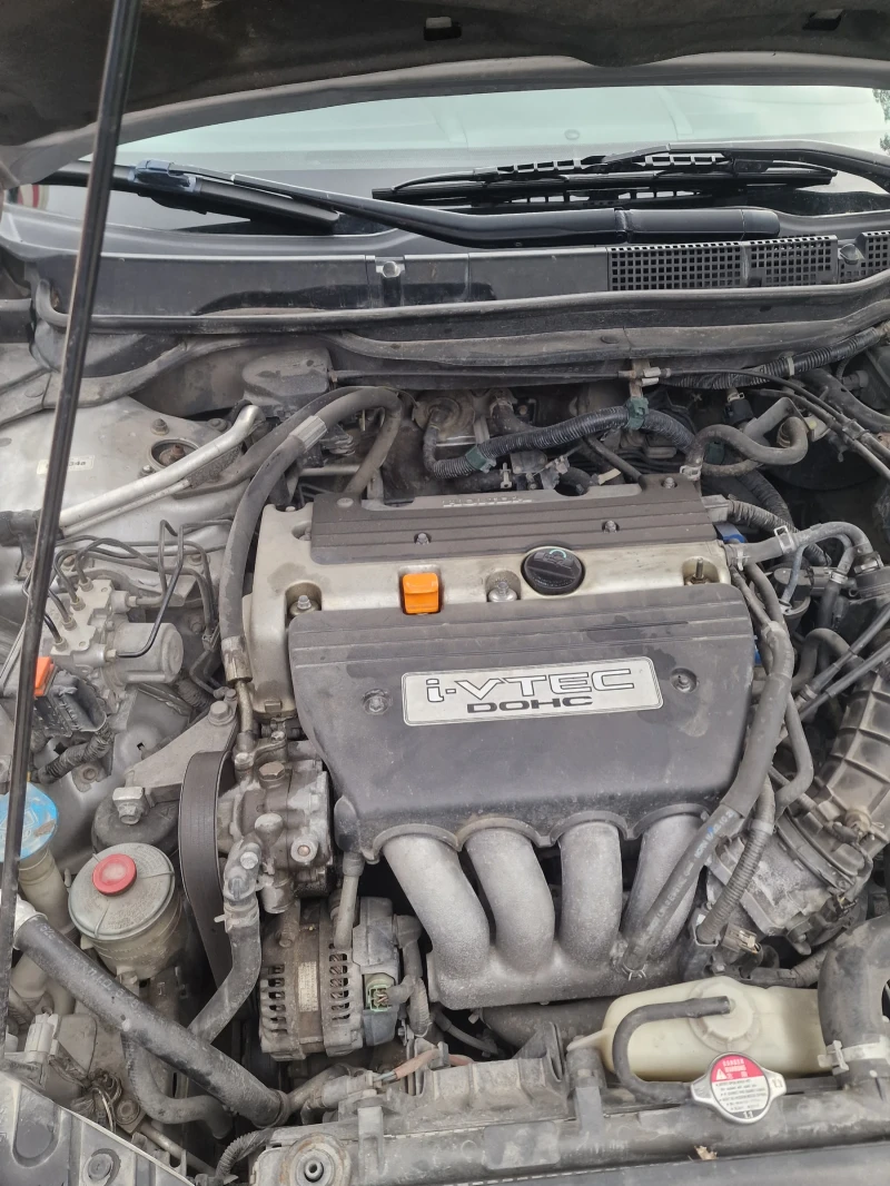 Honda Accord 2.0i-VTEC, снимка 2 - Автомобили и джипове - 51896144