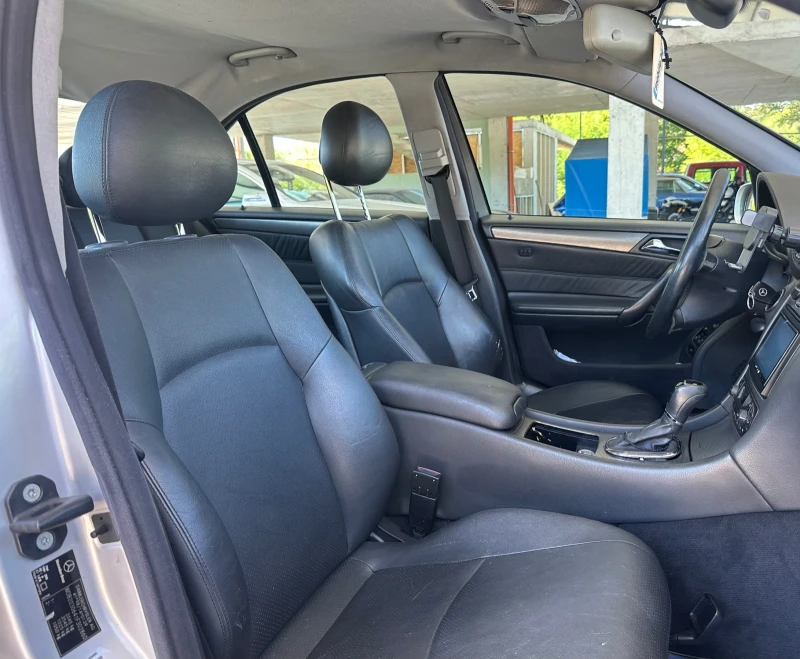 Mercedes-Benz C 320, снимка 13 - Автомобили и джипове - 51770086