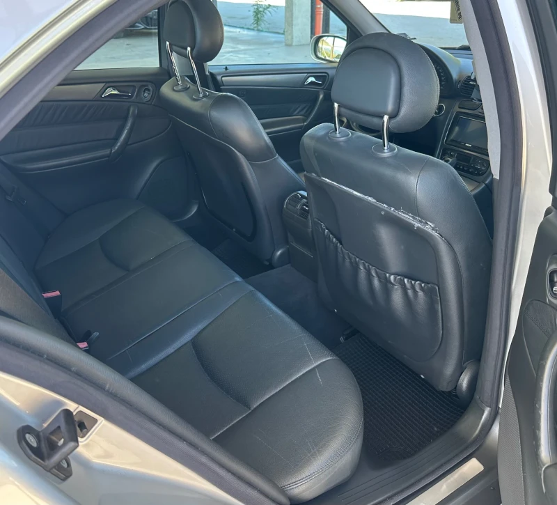 Mercedes-Benz C 320, снимка 8 - Автомобили и джипове - 51770086