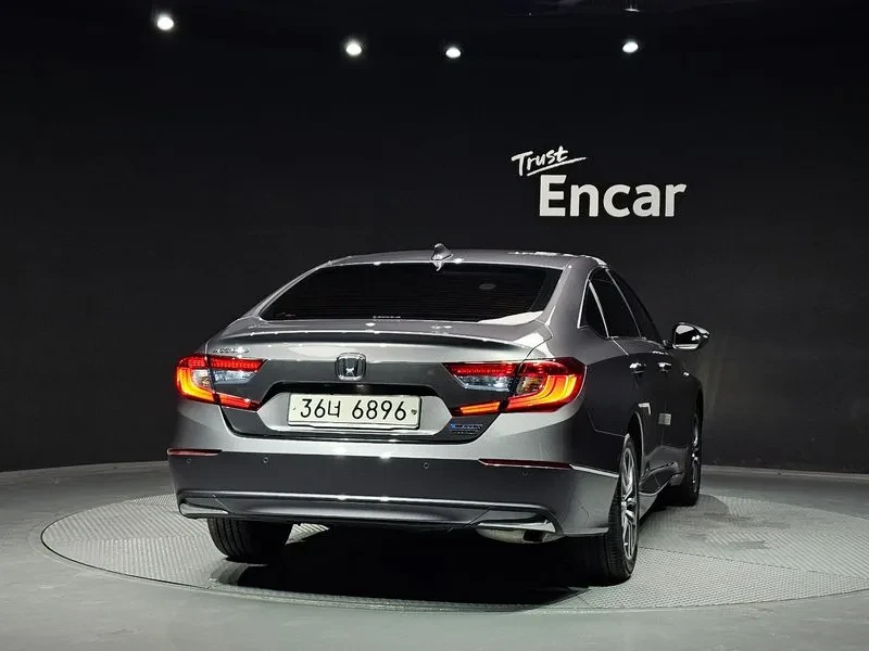 Honda Accord 2.0 Hybrid Touring, снимка 4 - Автомобили и джипове - 56699131