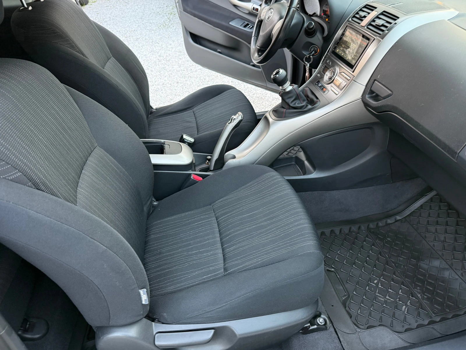 Toyota Auris 2.0D  - изображение 8