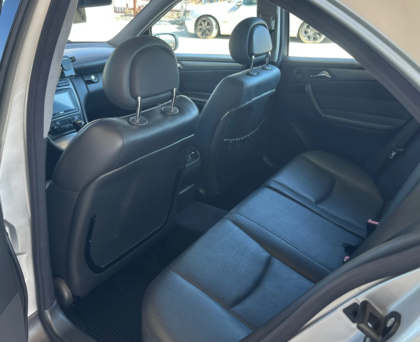 Mercedes-Benz C 320  - изображение 7