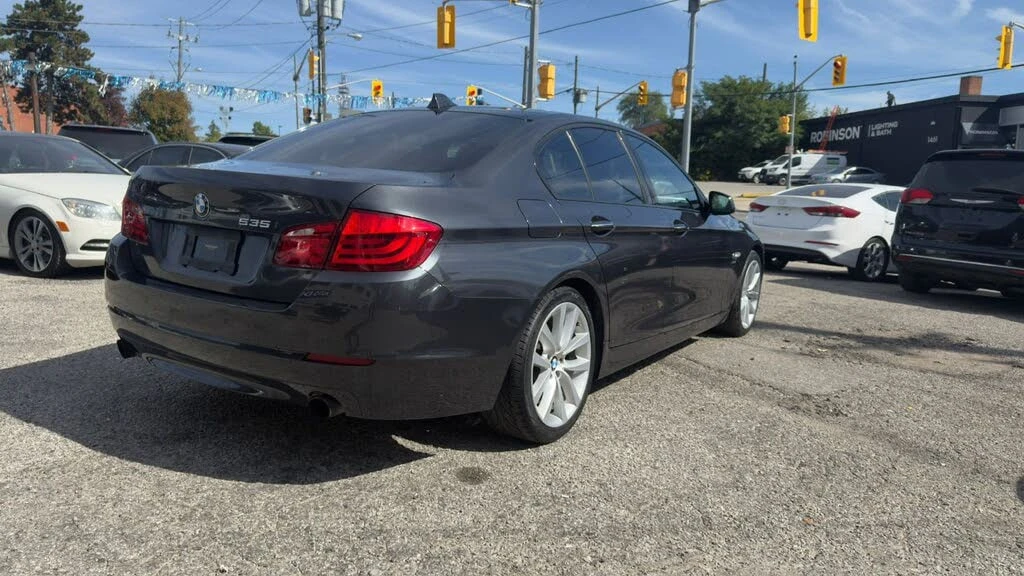 BMW 535 * АВТО КРЕДИТ* ЦЕНА ДО БГ * СЕРВИЗНА ИСТОРИЯ *  - изображение 6