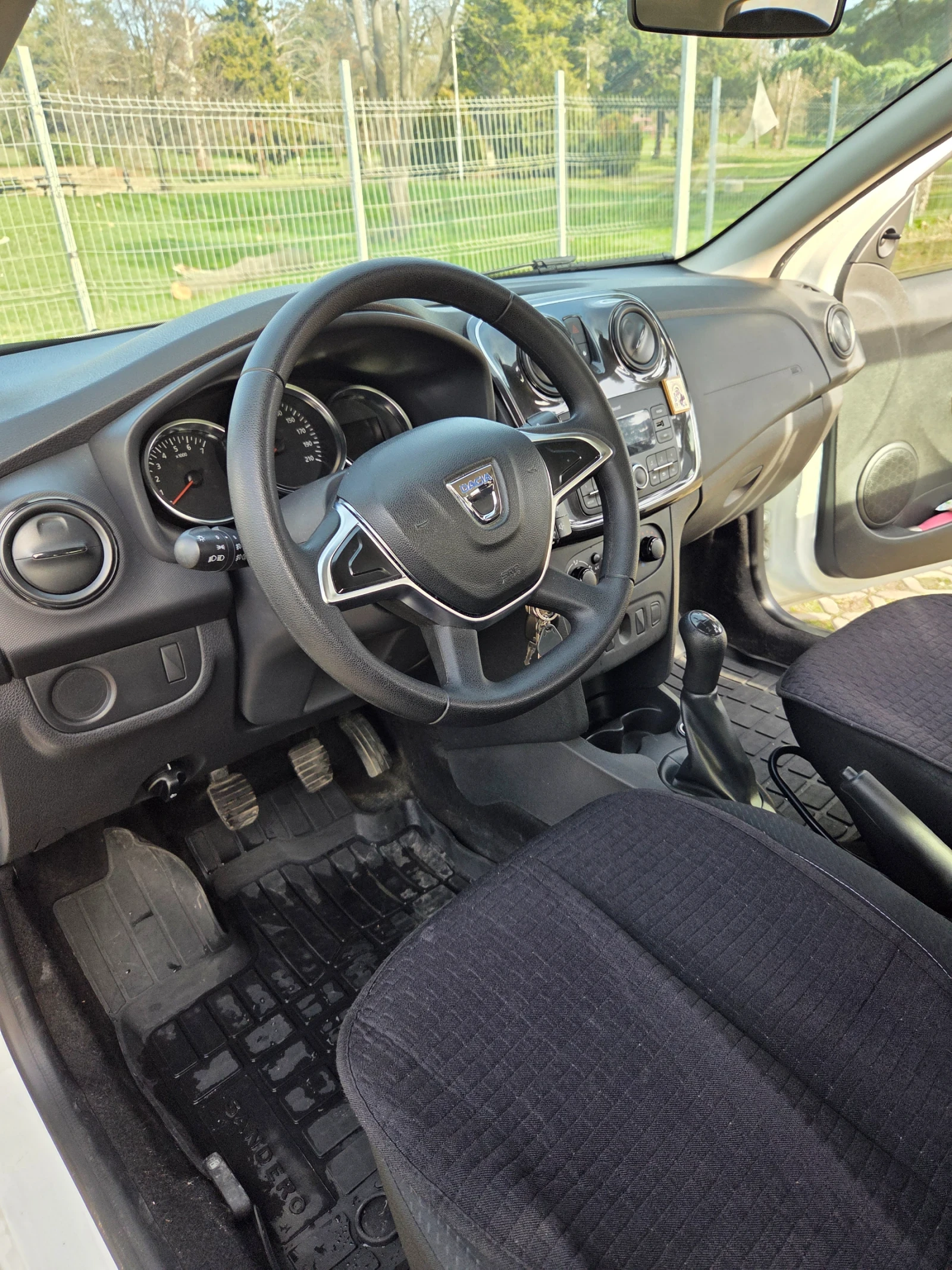 Dacia Sandero  - изображение 7