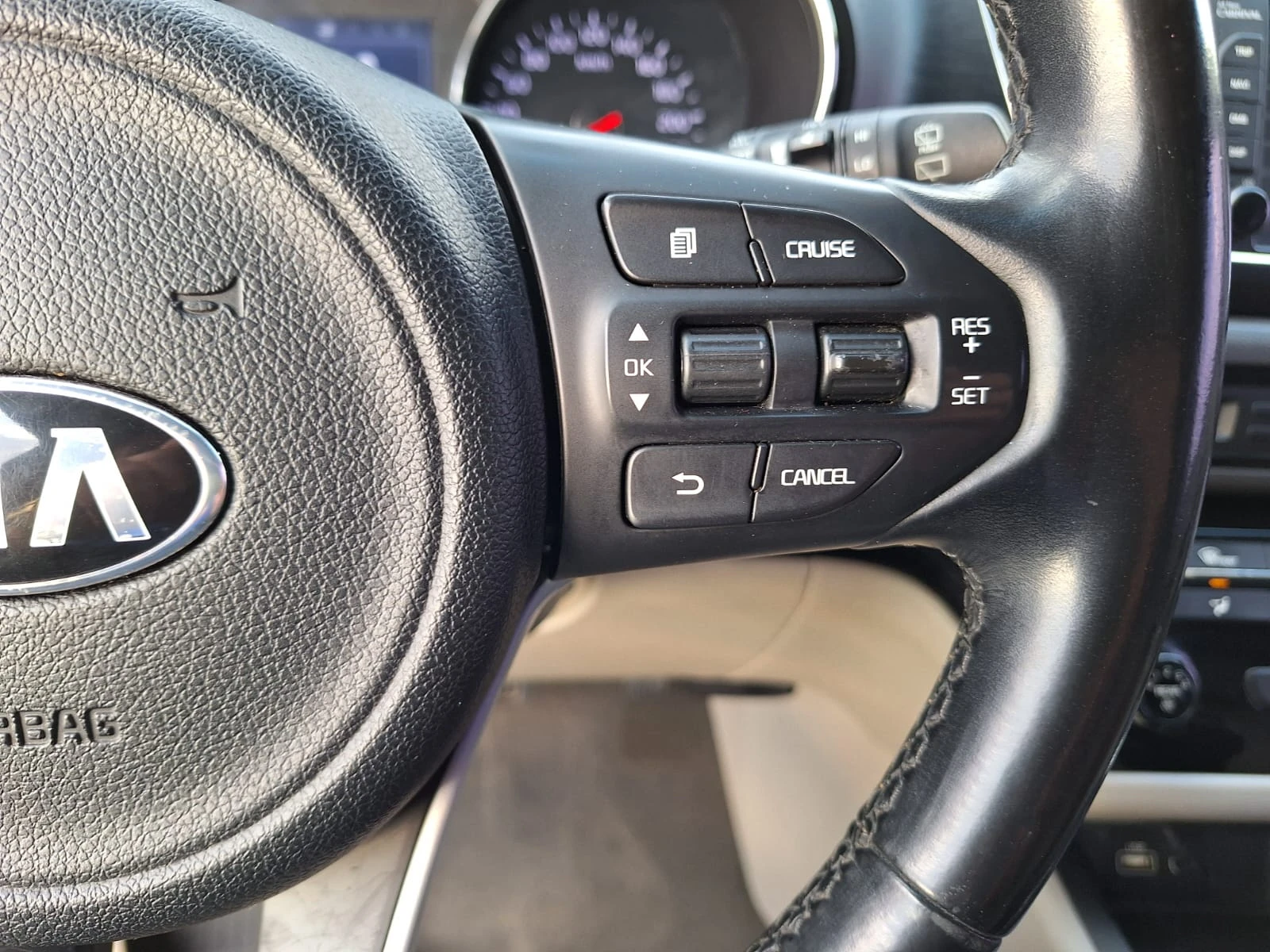 Kia Carnival 2, 2CRDI НАЛИЧНА, снимка 12 - Автомобили и джипове - 53738883