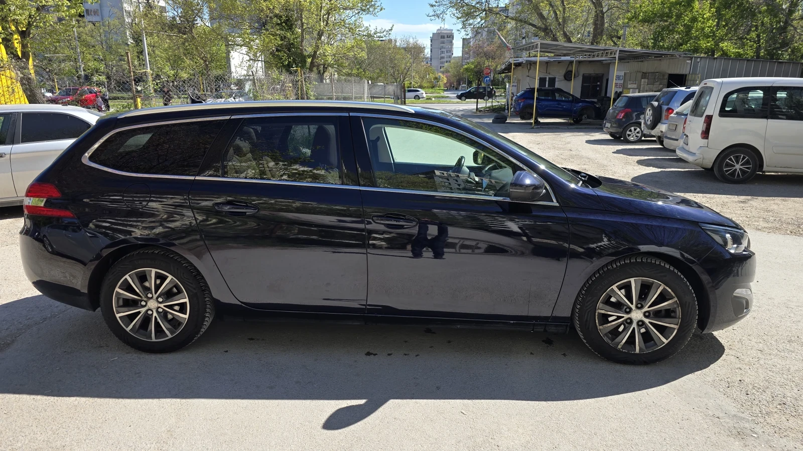 Peugeot 308 SW Blue HDI, Атомат, Панорама, Кожен салон, K-less, снимка 7 - Автомобили и джипове - 53806510