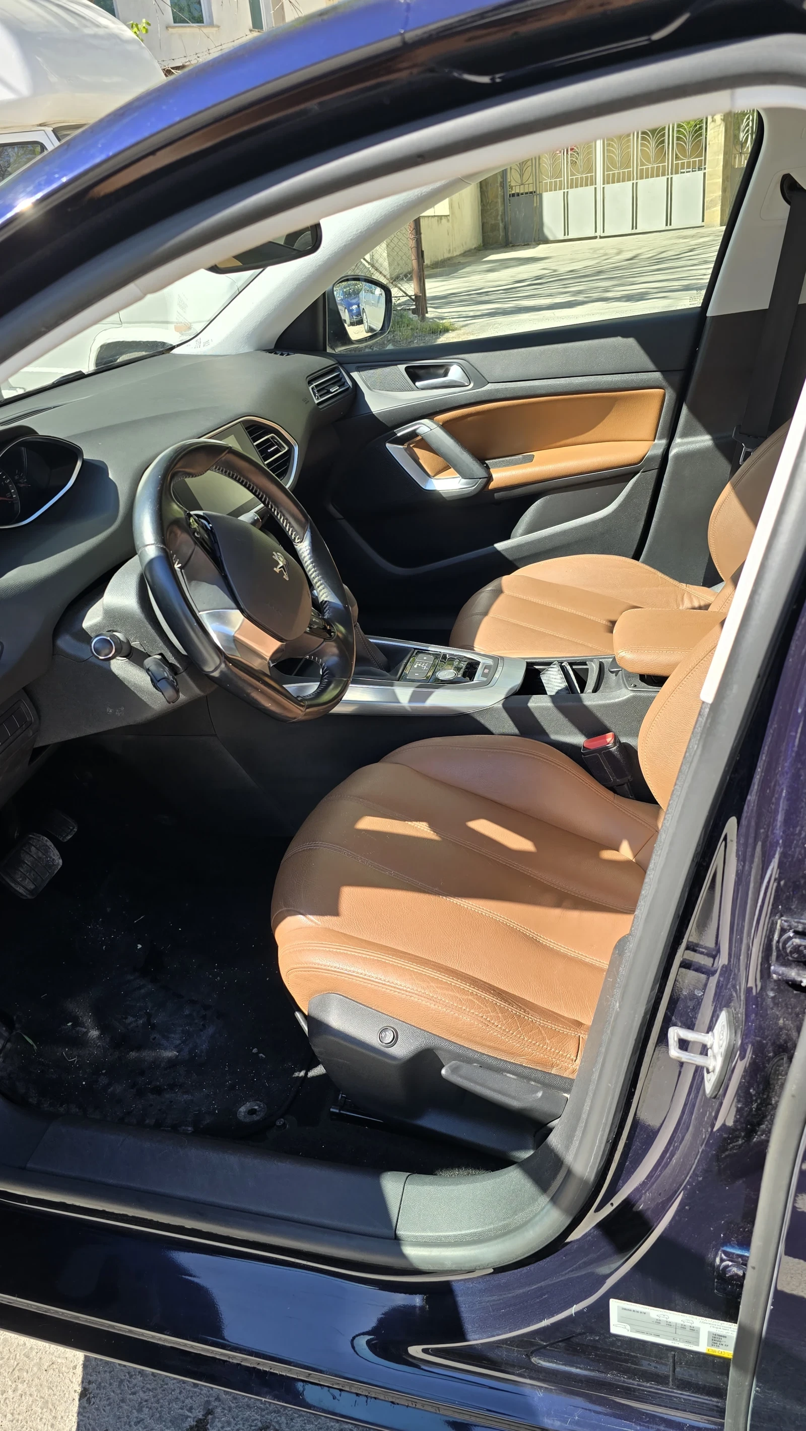 Peugeot 308 SW Blue HDI, Атомат, Панорама, Кожен салон, K-less, снимка 12 - Автомобили и джипове - 53806510