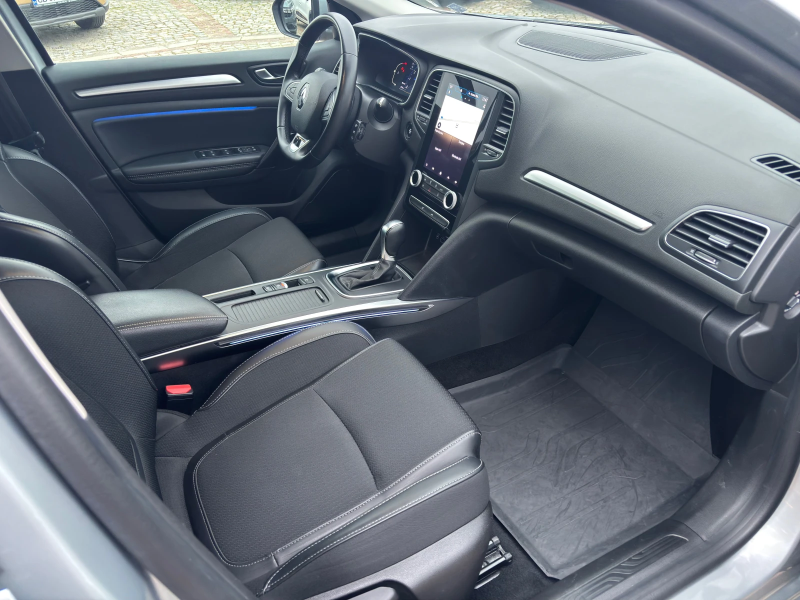 Renault Megane TCe 140 GPF бензин Stop&Start EDC7, снимка 10 - Автомобили и джипове - 54035885