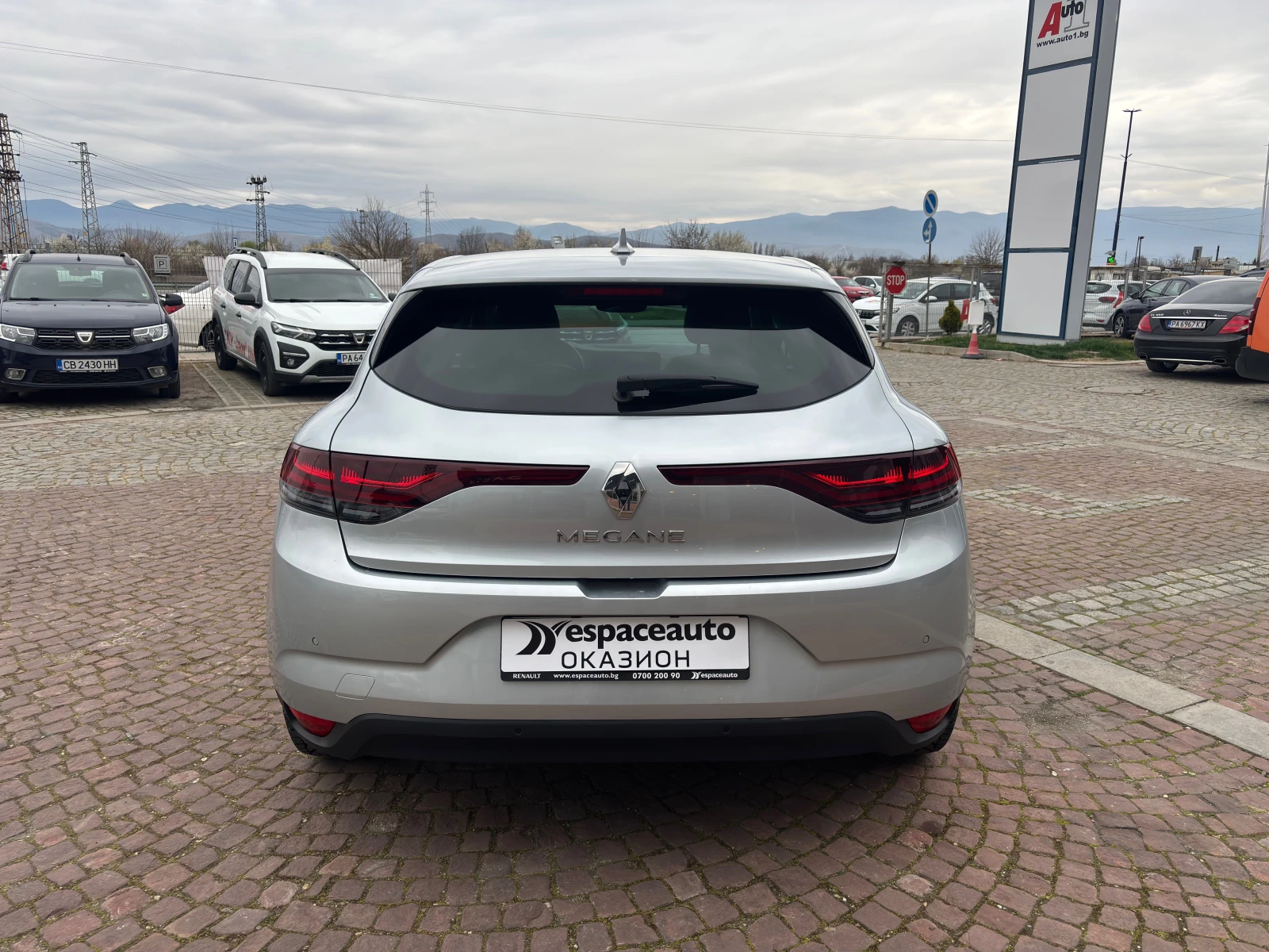 Renault Megane TCe 140 GPF бензин Stop&Start EDC7, снимка 8 - Автомобили и джипове - 54035885